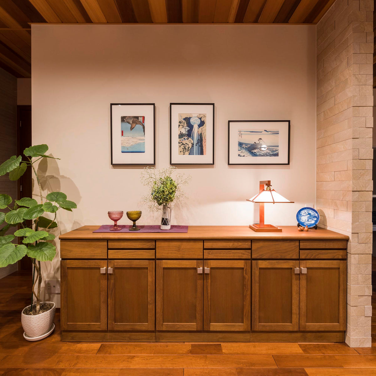 img_int2103_1_32cfc60e-24e5-